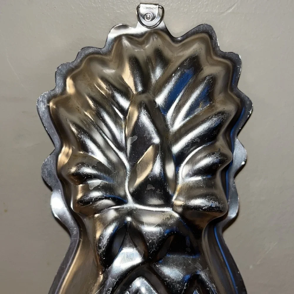 Vintage Aluminum Pineapple Shaped Jello/Cake Mold - Picture 5 of 8